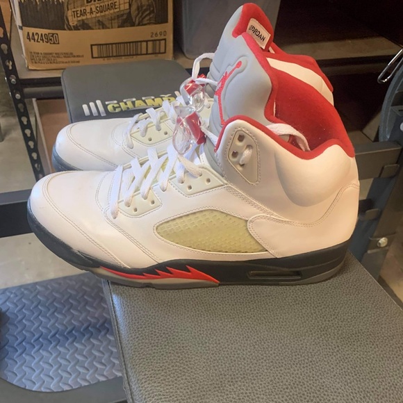 Size 12 jordan 11 & size 13 jordan 5 both good - Picture 5 of 9